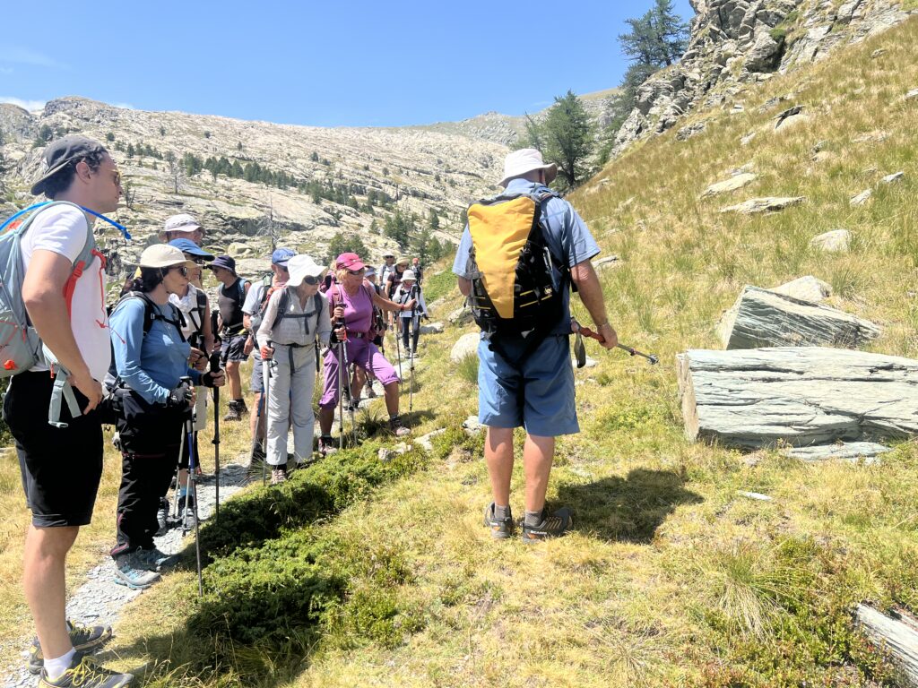 Randonnée à la journée : que mettre dans son sac ?